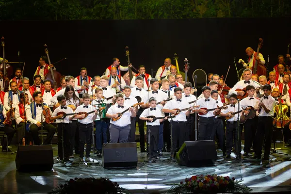 A Sükösdi SUGO Tamburazenekar és a 100 Tagú Cigányzenekar közös fellépése az Örökség lángja koncert margitszigeti színpadán.